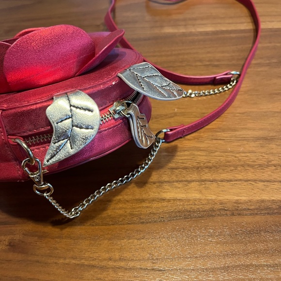 Disney Danielle Nicole Beautiful as a Rose Red Round Bag - Picture 3 of 4